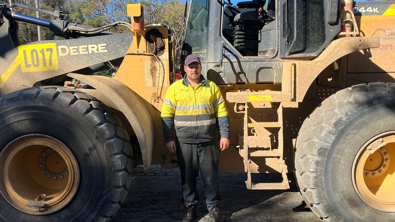 Johannes Viljoen standing next to 644K wheel loader