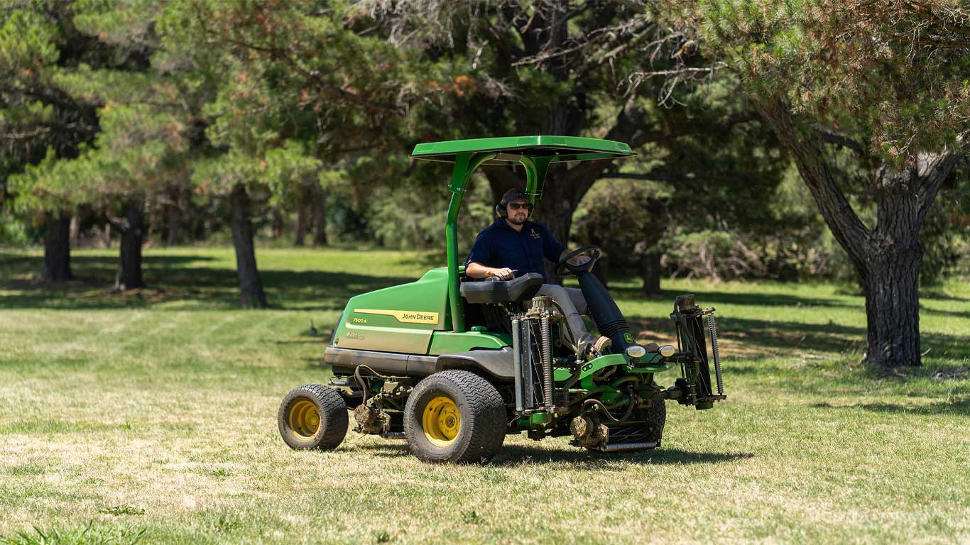 Luke Nakkan operating the 7500A E-Cut Hybrid Fairway Mower