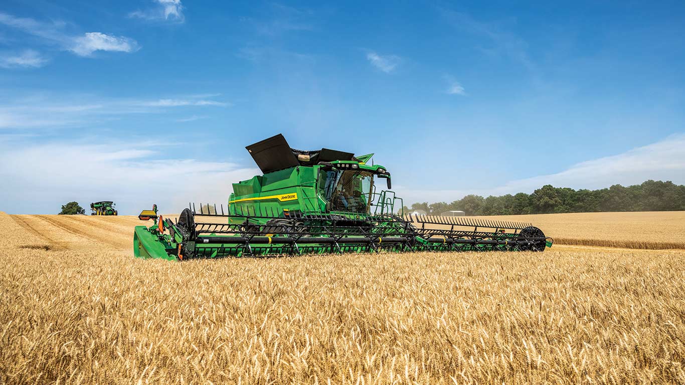 Powerful engines offer improved all-condition performance and advanced diagnostic capabilities to help keep the S7 Series running strong, all day.