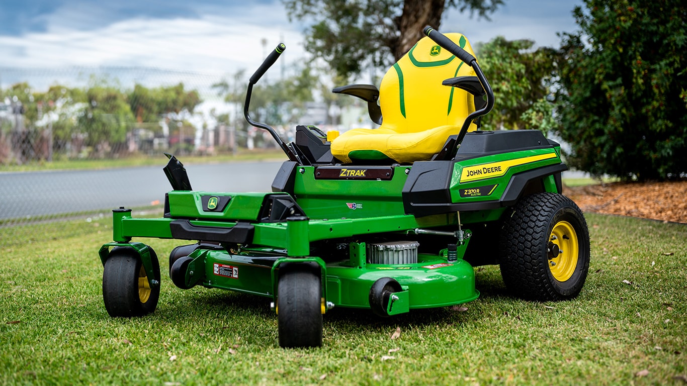 The Z370R on a green lawn, side front angle.