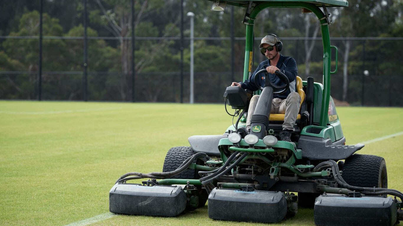 John Deere 7700 Fairway mower