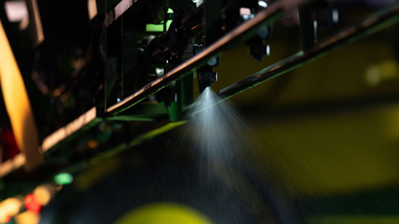 Spraying technology on a machine