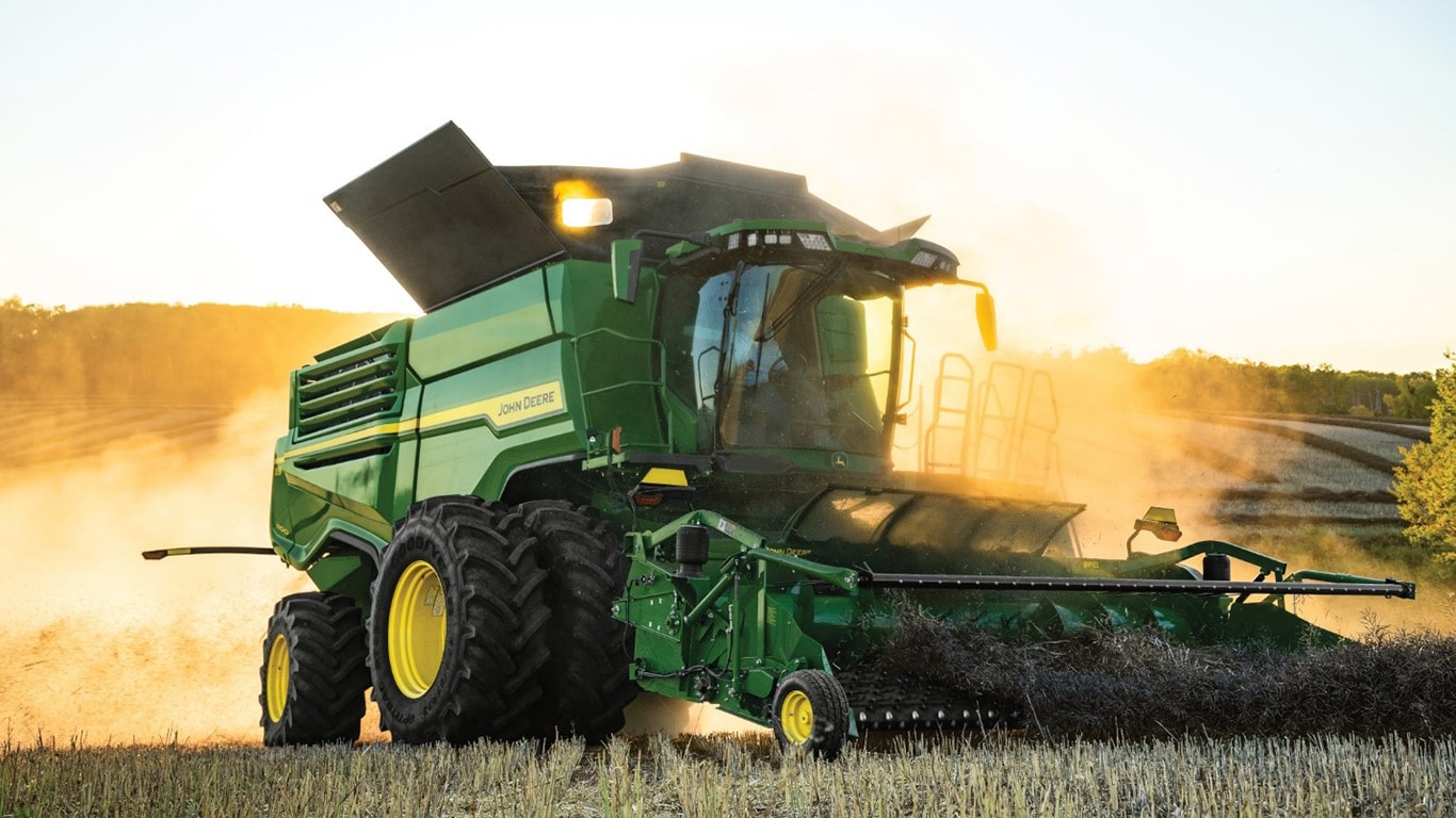 John Deere high capacity x9 harvester