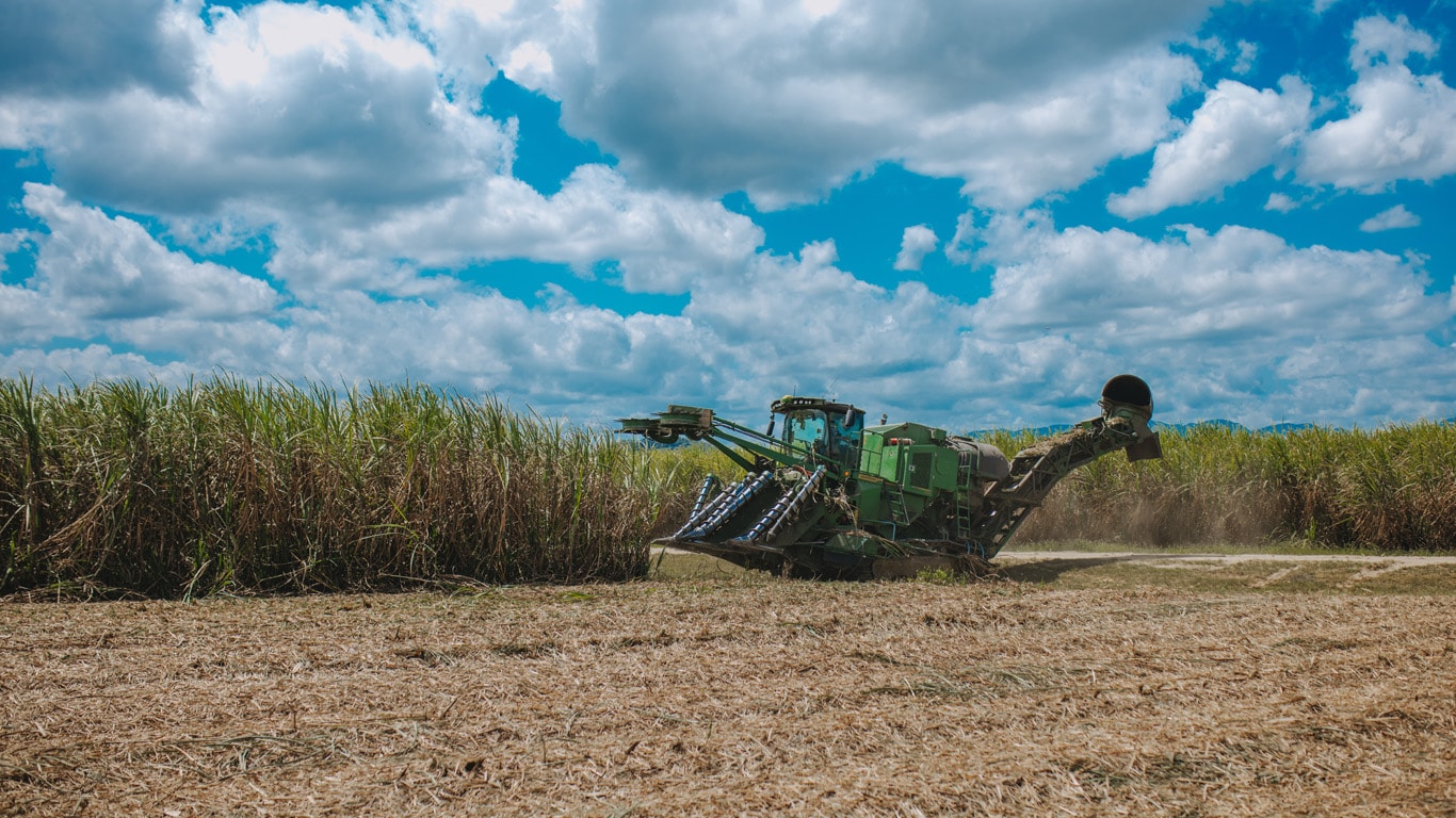 John Deere’s new two-row CH960 harvester has dramatically increased sugarcane production.
