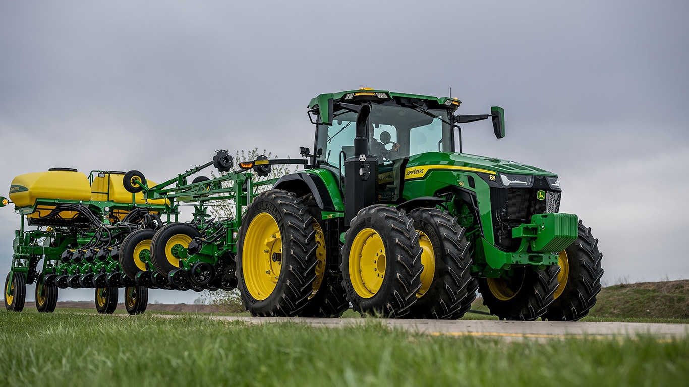 John&nbsp;Deere 8R Tractor Transport