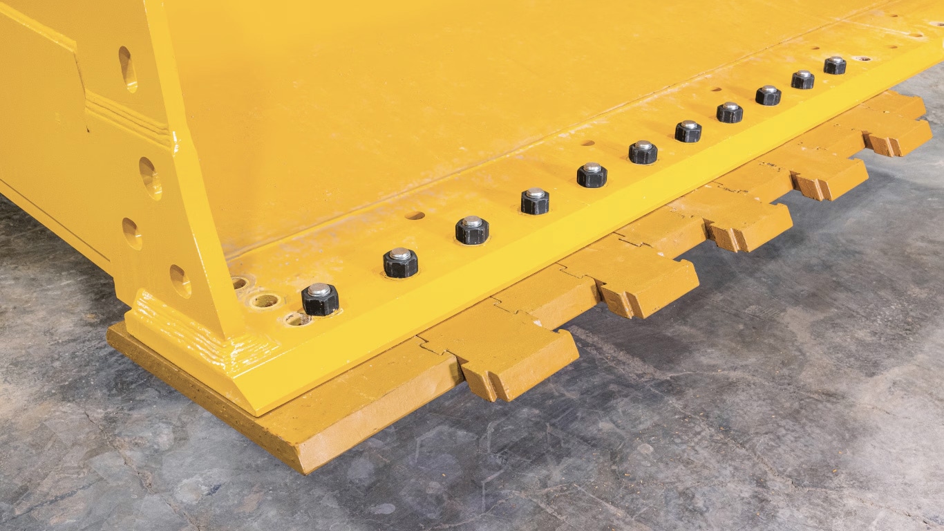 closeup view of JAGZ interlocking cutting edge teeth