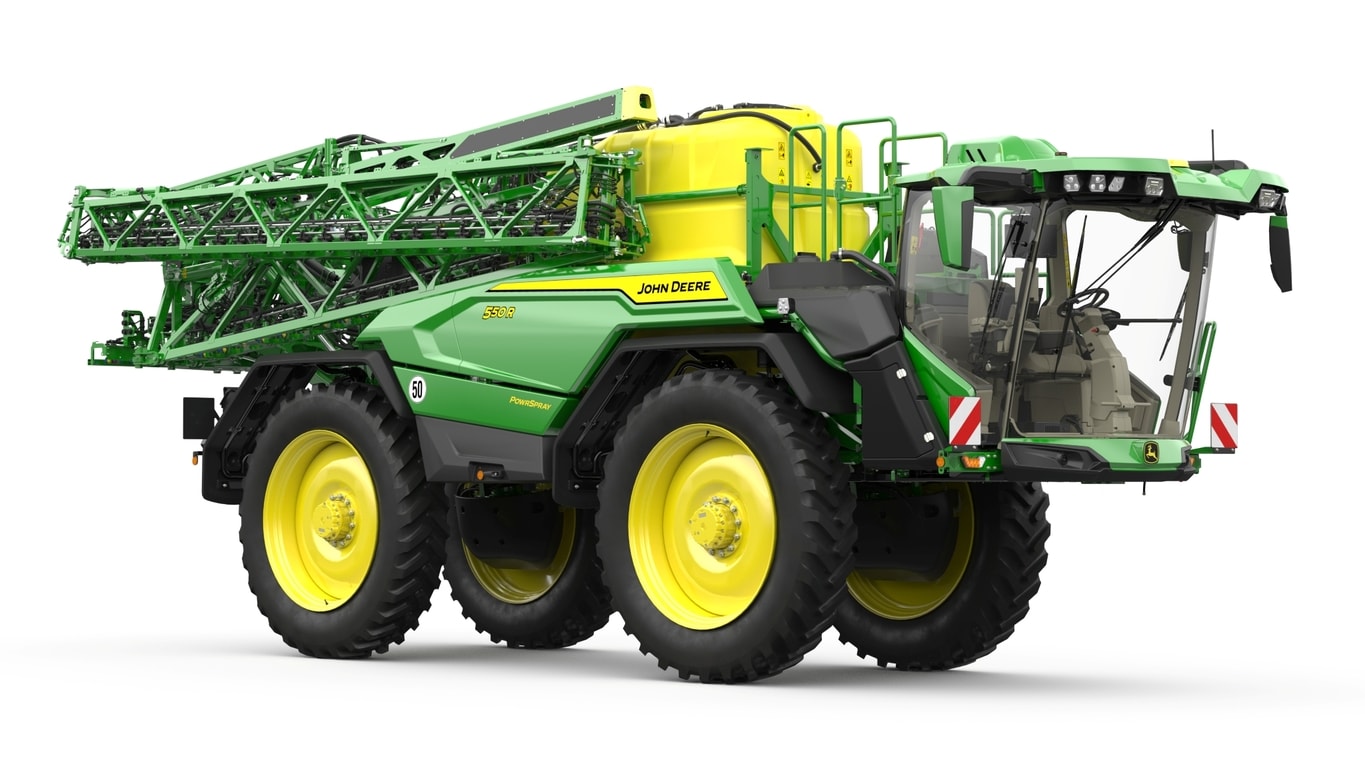 John Deere 550R self‑propelled sprayer with folded spray boom and large tank, isolated on a white background.