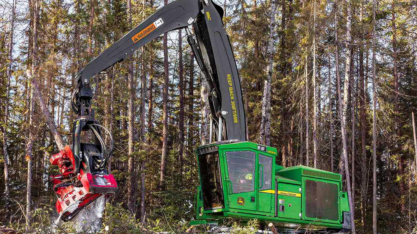 John Deere 900MH Tracked Harvester with IBC on a jobsite