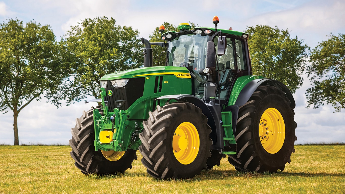 Tractors 6M Series, 6M220 tractor in a field