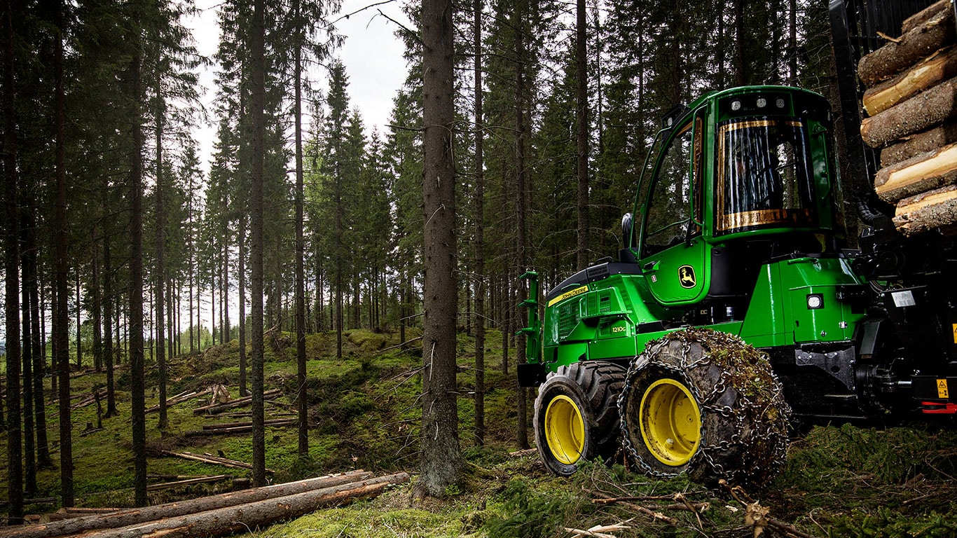 Forwarder in the forest