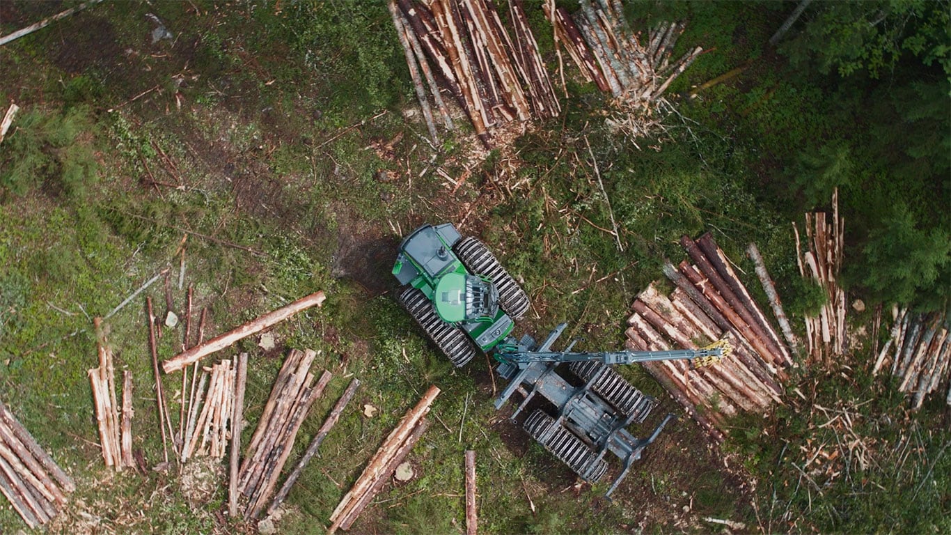 John Deere rotating and levelling cabin