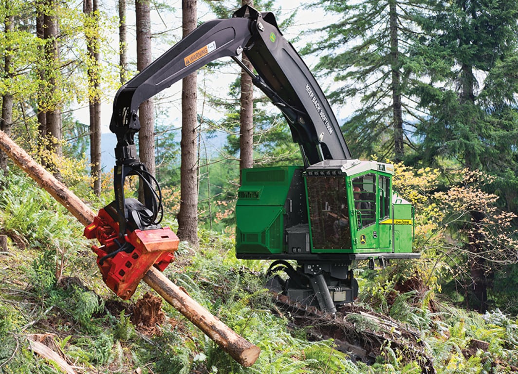 853MH Tracked Harvester working in the forest
