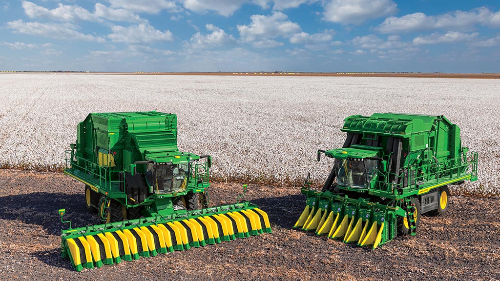 Photo CP770 and CS770 in cotton field
