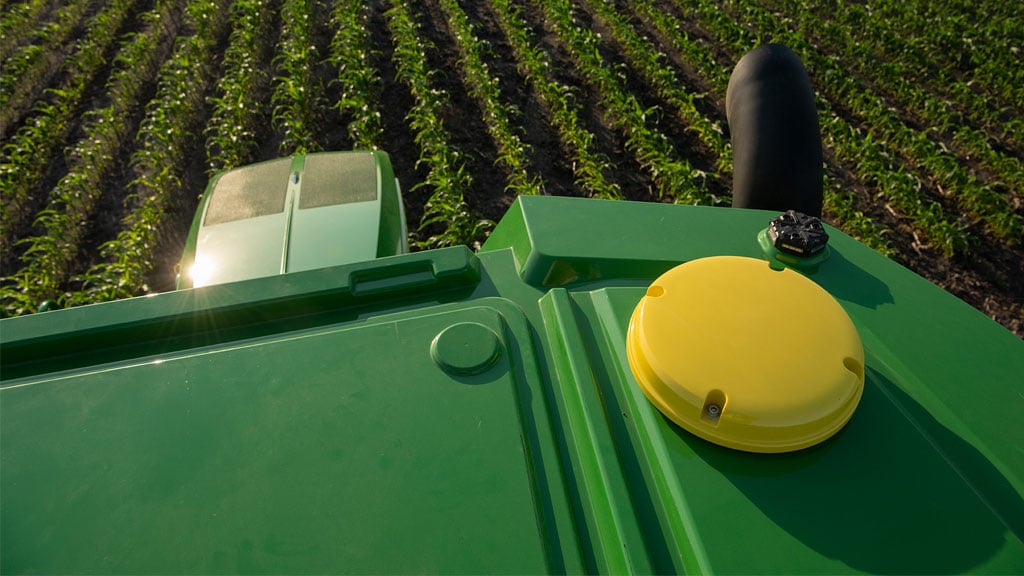 StarFire™ 7500 Receiver on top of a sprayer in the field