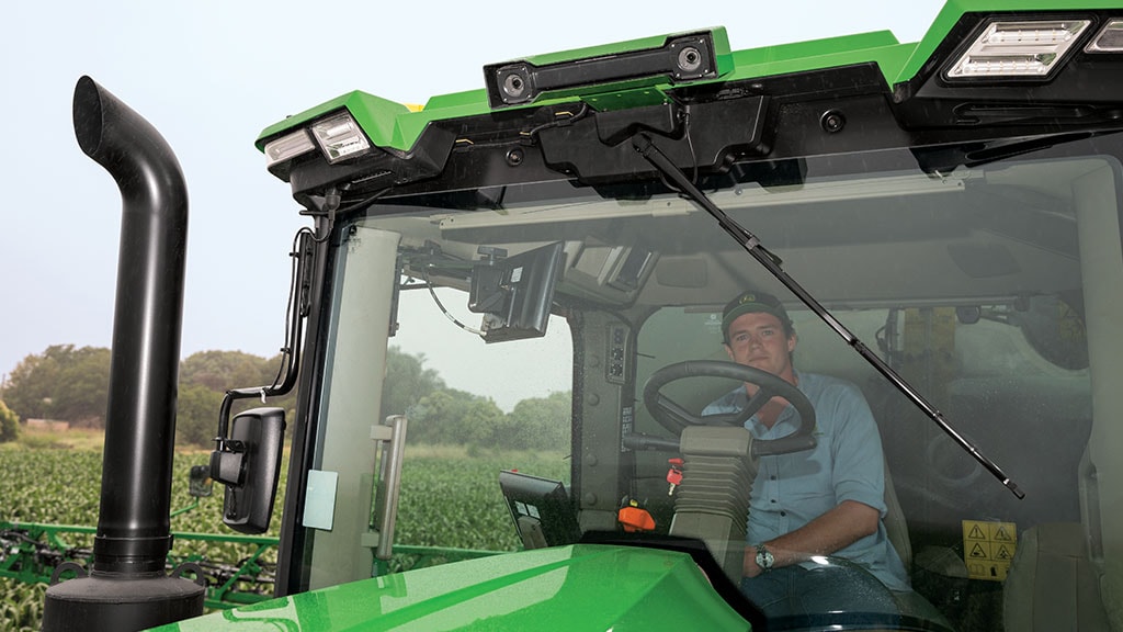 Sprayer equipped with AutoTrac Vision 2.0.